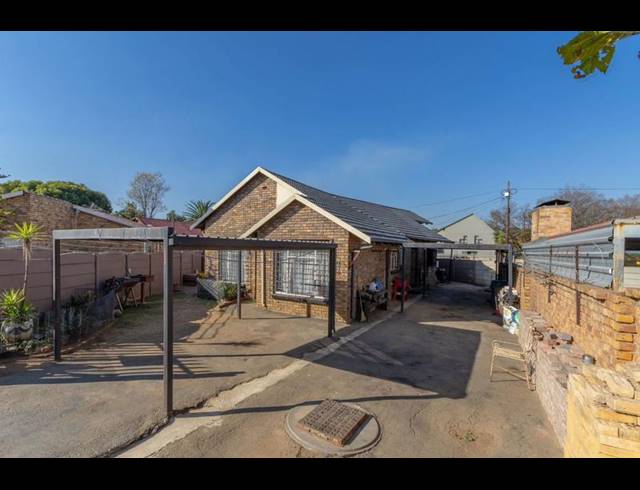 4 BEDROOM HOUSE FOR SALE IN BOKSBURG NORTH